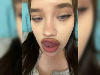 Glossmixdoll webcam model stream image