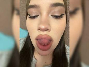 Glossmixdoll webcam model stream image