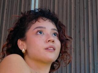 Lucia Saanvi webcam model stream image