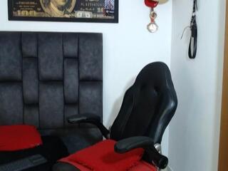 Blade Strong webcam model stream image