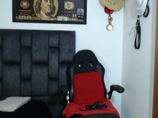 Blade Strong webcam model stream image