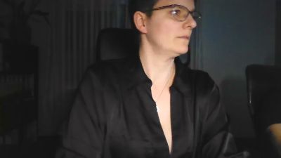 oOSUSIOo webcam cam4 model stream image