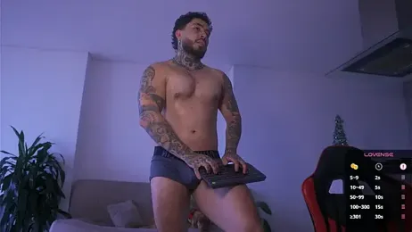 LeoSalvatore_ webcam model stream image