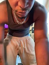 KeYBuMp323 webcam model stream image