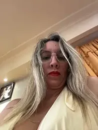 Gatitacarlita webcam model stream image