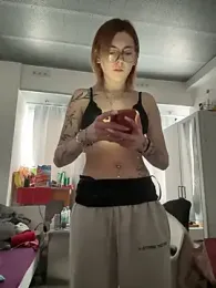 Milli-Kiss webcam model stream image