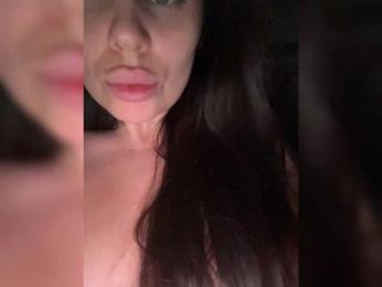 -Hennessy- webcam model stream image