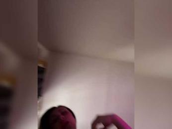 -Hennessy- webcam model stream image