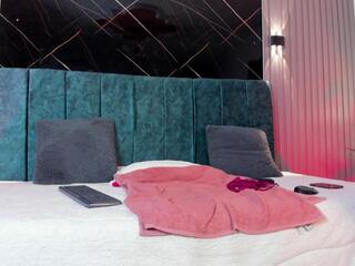 Bella Riverss webcam flirt4free model stream image