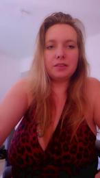 QueenHeart18 webcam model stream image