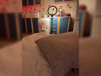 LittleDelora webcam bongacams model stream image