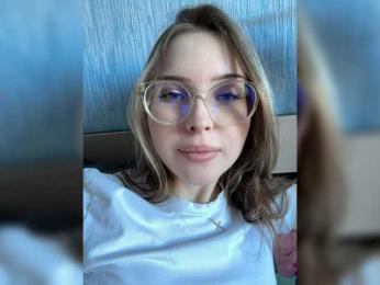 Lovelova webcam bongacams model stream image