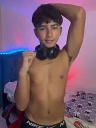 Leonarrrd_01 webcam model stream image