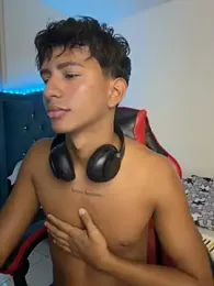 Leonarrrd_01 webcam model stream image