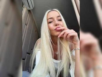 WhiteGirl-one webcam bongacams model stream image