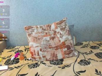 Red-hot-lips webcam model stream image