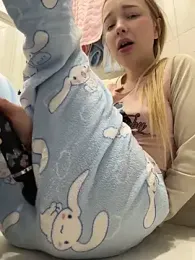 -teenytiny- webcam stripchat model stream image