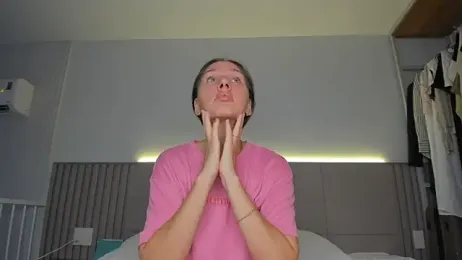 SofiClimbing webcam model stream image