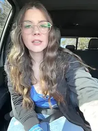 MaggyMayI webcam model stream image