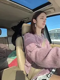 DollyTall webcam stripchat model stream image