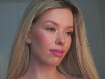 agent_blonde webcam model stream image