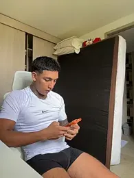 sendfer webcam stripchat model stream image