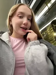 bambi_lu webcam stripchat model stream image