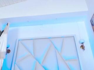 Mila Park webcam model stream image