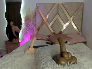 dana-curly webcam camsoda model stream image