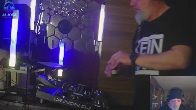 1st_omen webcam model stream image