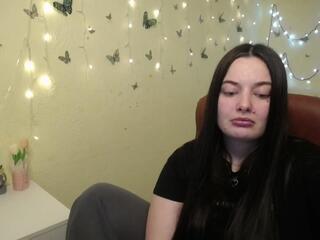 Milana Ora webcam model stream image