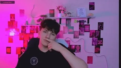 travis_wolf_ webcam model stream image