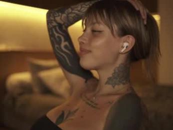 mileeena webcam model stream image