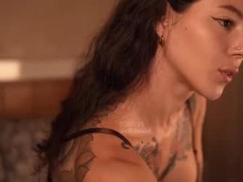 effylowell_ chaturbate stream image, 28.05.2025 02:20