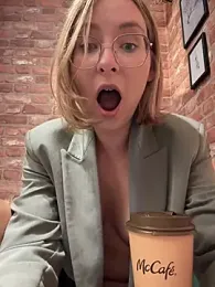 The_Snowwhitee stripchat stream image, 19.06.2025 08:30