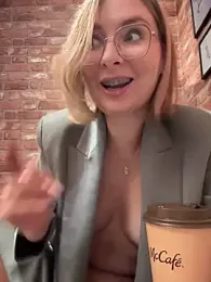 The_Snowwhitee stripchat stream image, 19.06.2025 08:30