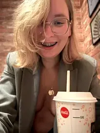 The_Snowwhitee stripchat stream image, 01.08.2025 19:00