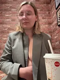 The_Snowwhitee stripchat stream image, 19.08.2025 19:10