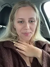 lunawolf21 stripchat stream image