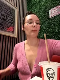 The_Snowwhitee stripchat stream image, 05.10.2025 09:00