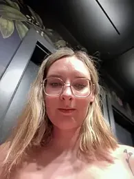 The_Snowwhitee stripchat stream image, 06.03.2025 19:10