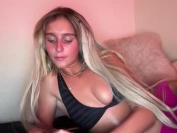 aviellaa chaturbate stream image, 15.03.2026 21:50