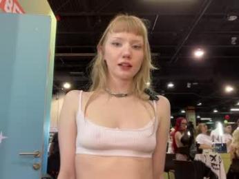 eve003300 chaturbate stream image, 10.04.2026 22:20