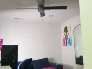 iambaldheadbrittany camsoda stream image