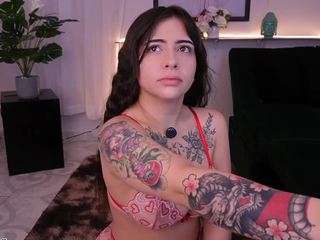 zoe-cruz21 camsoda stream image, 14.04.2026 12:10