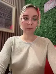 The_Snowwhitee stripchat stream image, 18.03.2025 19:00