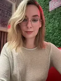 The_Snowwhitee stripchat stream image, 19.03.2025 19:00
