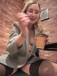 The_Snowwhitee stripchat stream image, 10.04.2025 18:30