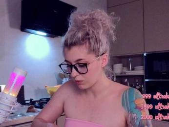 HoneyCherry bongacams stream image