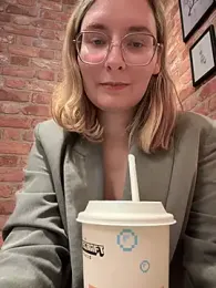 The_Snowwhitee stripchat stream image, 03.05.2025 09:00